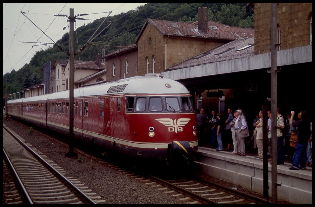 Anläßlich des Viadukt Festes kam auch der historische VT 08 am 3.7.2005 nach Altenbeken.