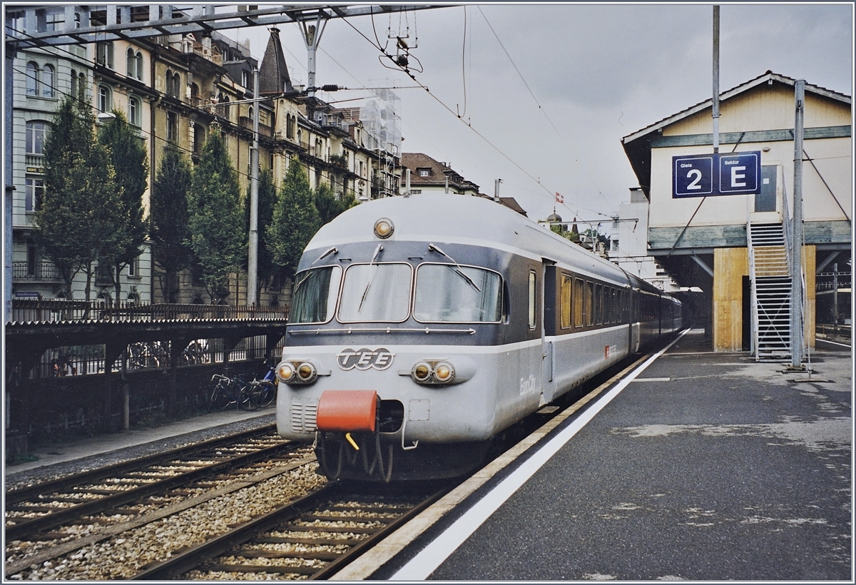 Anlässlich der  Modellbautage  stand dieser  RAe TEE II  (bzw.  Graue Maus ) als Extrazug in Luzern. 

Analogbild vom Okt. 1999
