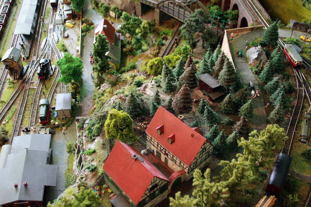 Anlage  Von Birkenthal nach Waldaue Spur TT
Aufnahmedatum: 23.04.14

Gut Waldaue und Bhf. aus der Vogelperspektive