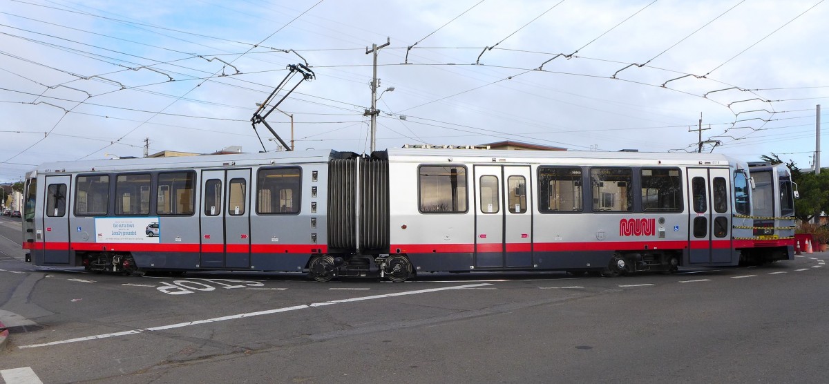 Ansaldo-Breda LRV 1517 an der Endhaltestelle Judah-Street Linie N direkt an der  Pacific Ocean  am 04.08.204
