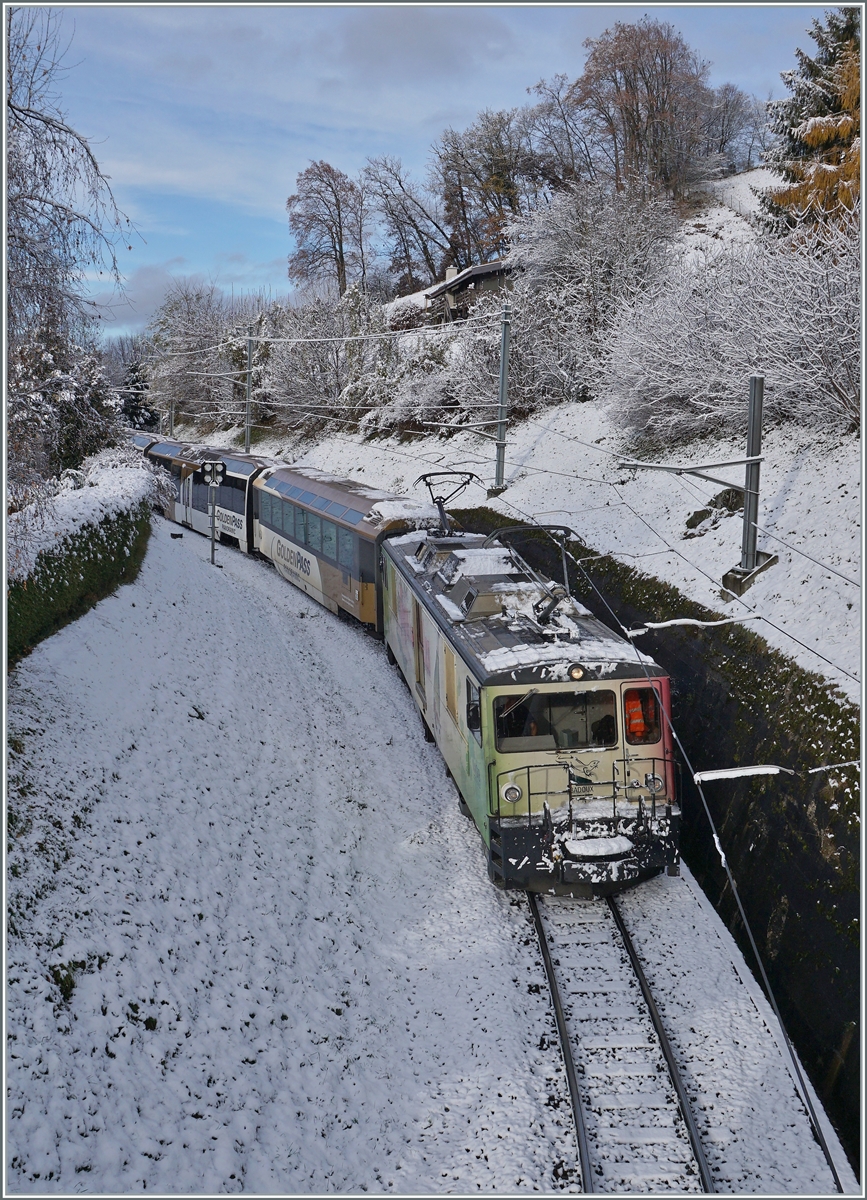 Anscheinend hat es auch im Berner Oberland geschneit, ansonsten würde sich die GDe 4/4 6006  Aigle les Murailles  nicht so verschneit zeigen. 

Die MOB GDe 4/4 6006  ist mit ihrem MOB GoldenPass Panorici PE 2111 kurz vor Sonzier auf der Fahrt nach Montreux. 

5. Dezember 2020
