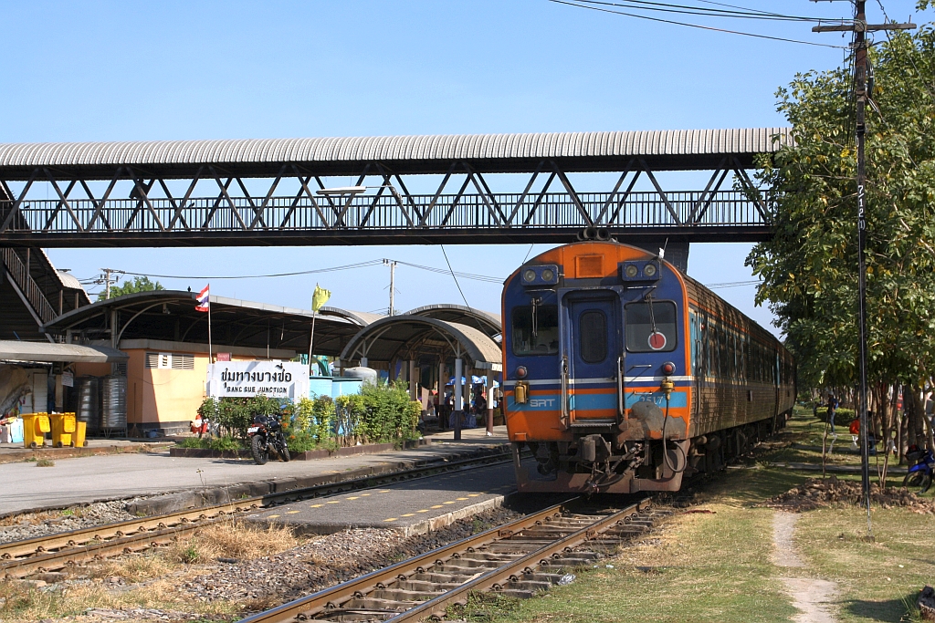 APD.20 2517 am 21.November 2019 in der Bang Sue Station.