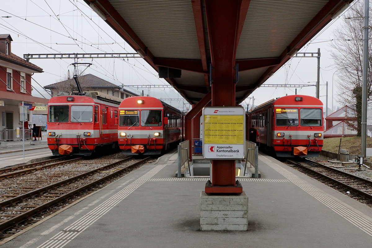 Appenzeller Bahnen.
SGA/AB: Gemeinsamer Abschied von der alten Appenzeller Bahn anlässlich des Mini Bahnbildtreffens vom 17. März 2018 mit Olli, Horst, Stefan, Peter und Walter.
Nicht gestellte Abschiedsparade in Appenzell mit Zügen nach Wasserauen, Gossau und St.Gallen für die Fotografen von Bahnbilder.de aus Düsseldorf, Konstanz, Lausanne, Bern und Solothurn.
Foto: Walter Ruetsch
