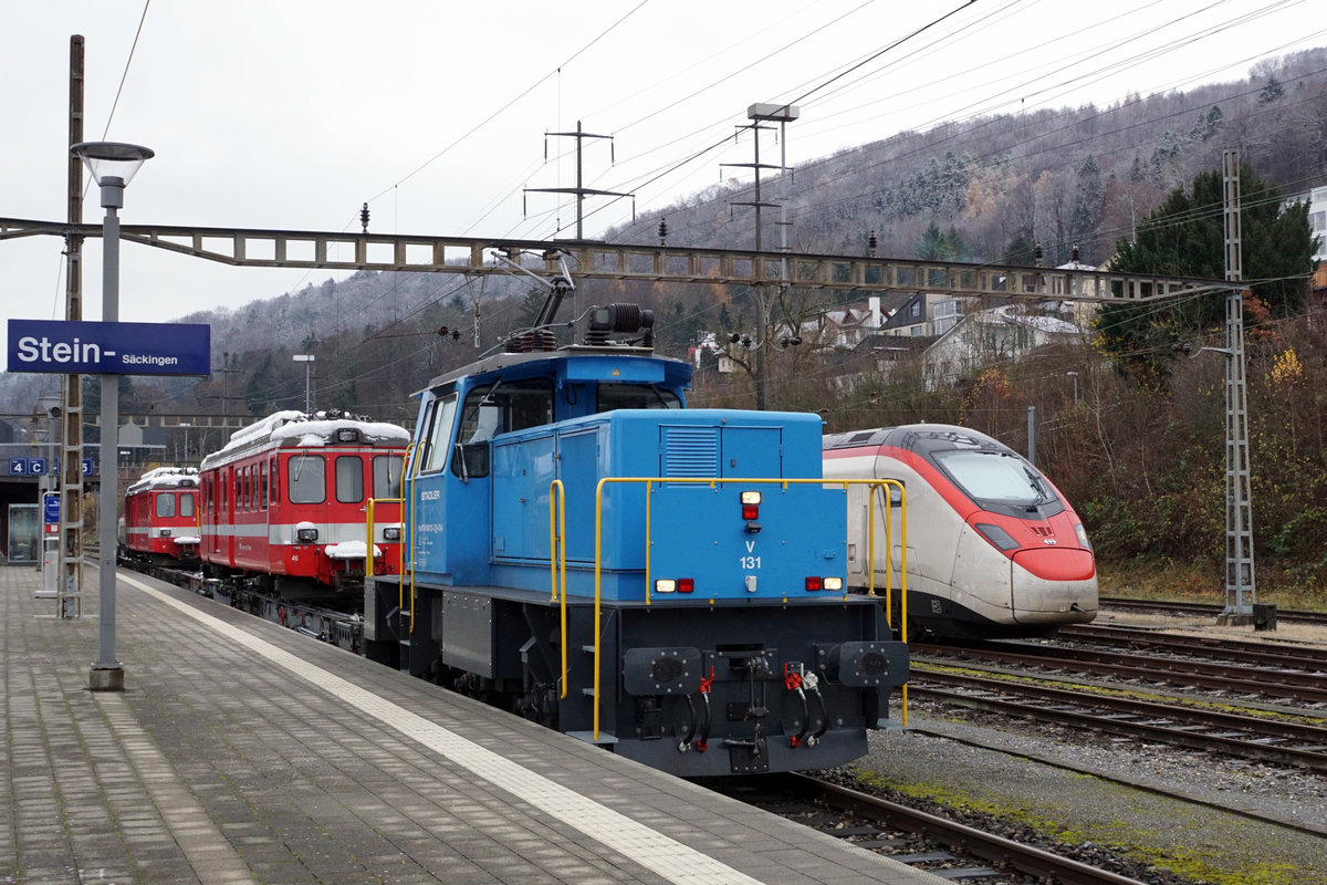 APPENZELLERBAHNEN/AB.
Die allerletzte Fahrt der BDe 4/4 46 und BDe 4/4 47 vom trüben 10. Dezember 2020 führte von Gossau nach Kaiseraugst zur Verschrottung.
Sämtliche Erinnerungsbilder der verschiedenen Ansichten sind bei Stein Säckingen entstanden.
Foto: Walter Ruetsch