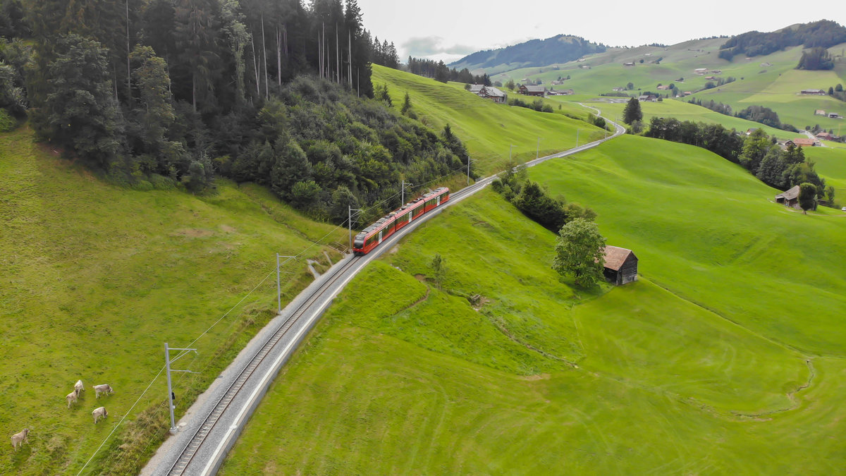 Appenzellerland S23 der Appenzeller Bahnen nach Wasserauen kurz vor Appenzell, 14.08.2020.