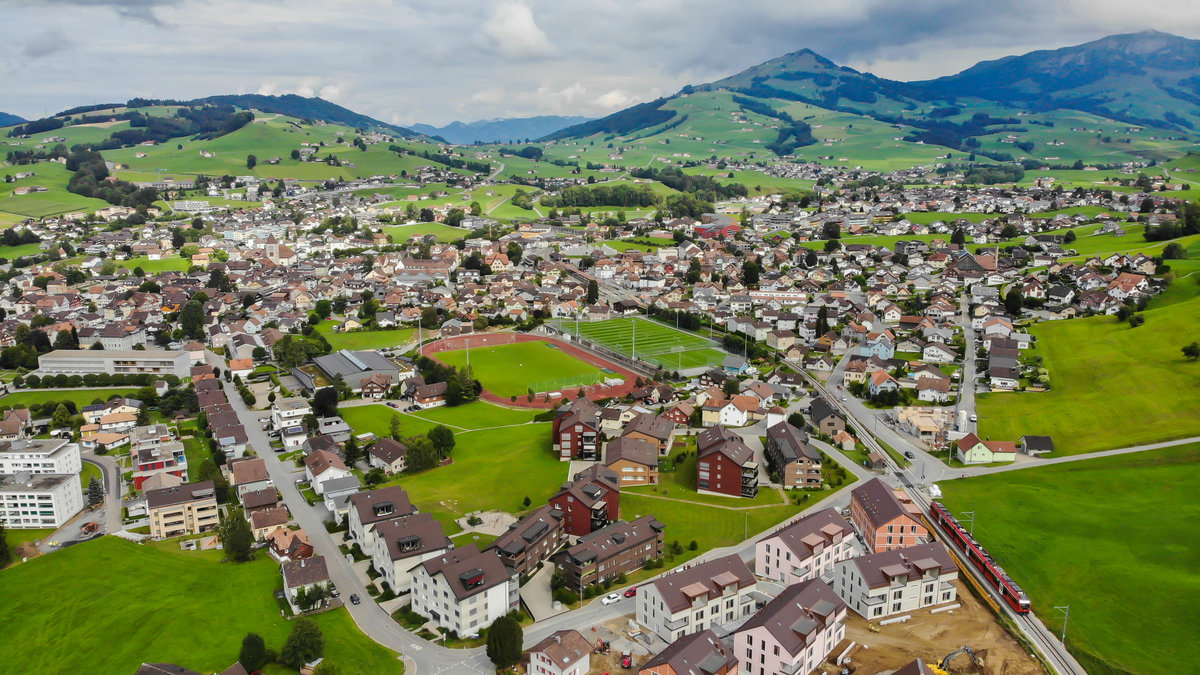 Appenzellerland S23 der Appenzeller Bahnen nach Wasserauen kurz vor Appenzell, 14.08.2020.