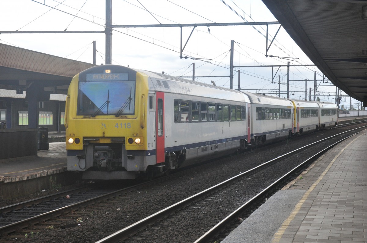 AR 4118 & 4136 aufgenommen 21.07.2015 im Bahnhof Antwerpen-Berchem 