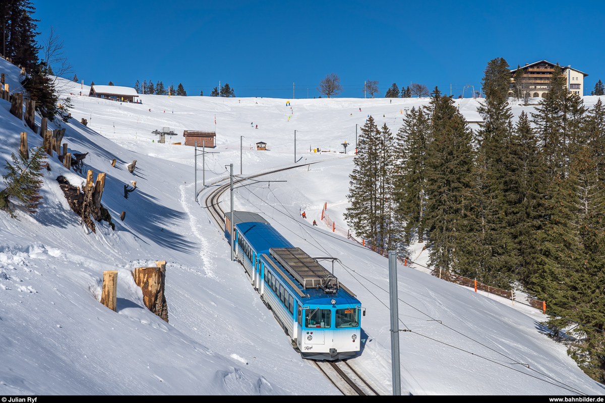 ARB BDhe 4/4 15 mit Bt 25 und B 34 als Sportpendel am 16. Februar 2019 unterhalb Rigi Staffel.
