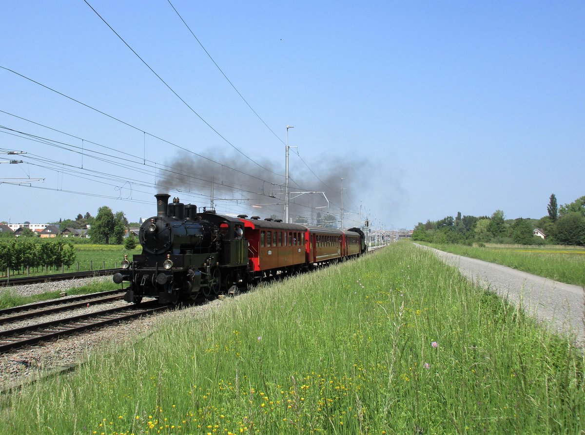 Arbon Classics 2018: Zum ersten Mal findet die Arbon Classics erstmals an 2 Tagen statt.

Am Sonnatag, 6. Mai 2018 fuhr die Ec 3/5 Nr. 3 des Vereins Historische Mittelthurgau-Bahn und die Gottharddampflok C 5/6 Nr. 2969 des Vereins Eurovapor mit dem Dampfextrazug regelmässig von Arbon nach Romanshorn und wieder zurück.
Das Bild zeigt den Dampfextrazug zwischen Romanshorn und Egnach.