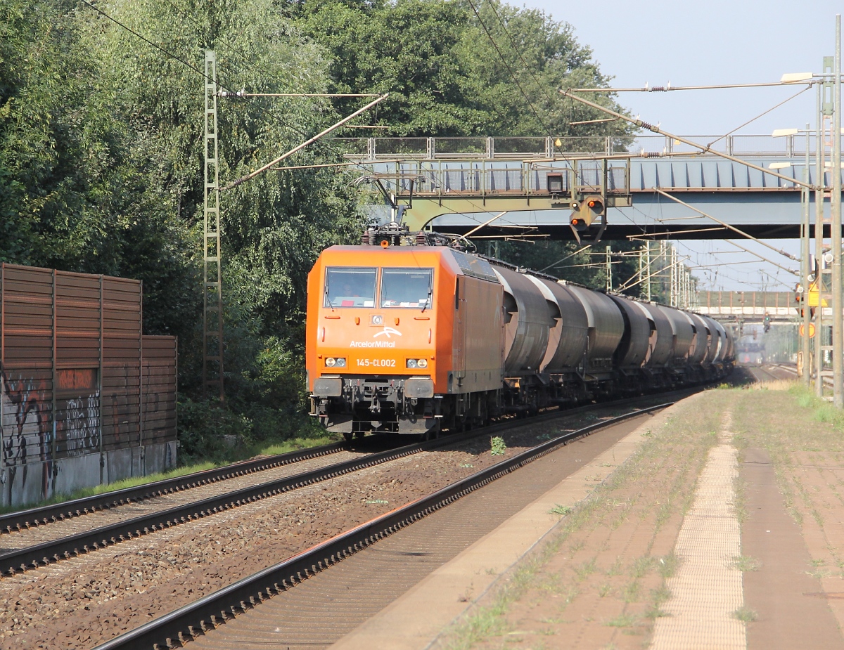 Arcelor 145-CL 002 mit Silowagen-Zug in Fahrtrichtung Seelze. Aufgenommen am 07.09.2013 in Dedensen-Gümmer.