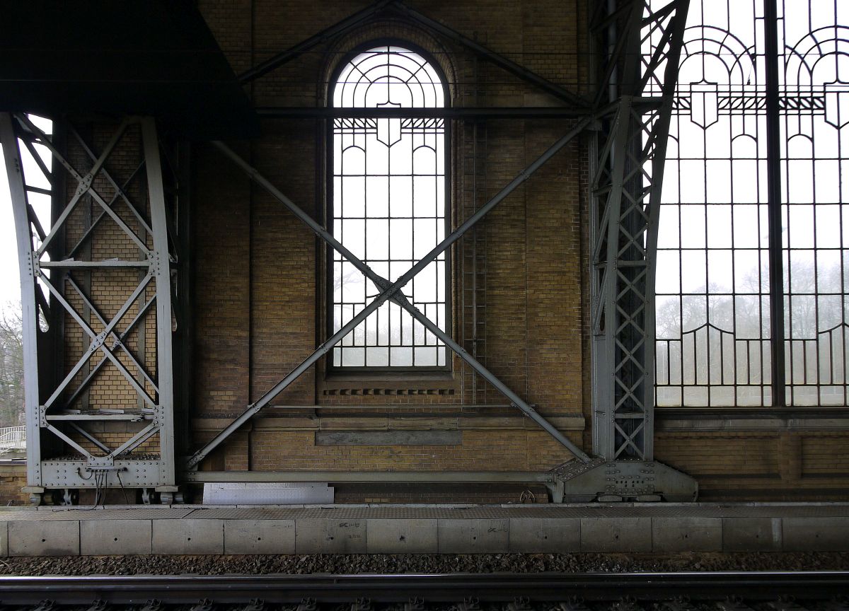 Architekturstudien Bahnhof Hamburg-Dammtor: Ingenieurskunst, mehr als 110 Jahre alt. Schön, dass die DB das alles erhalten hat! 2.3.2014