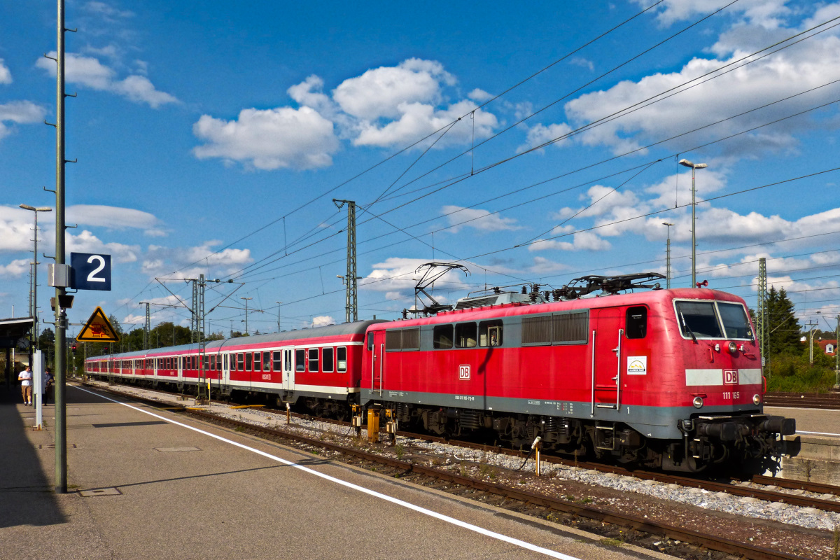 Archivwühlzzeit: 111 165 im Bahnhof Crailsheim 04.09.2015