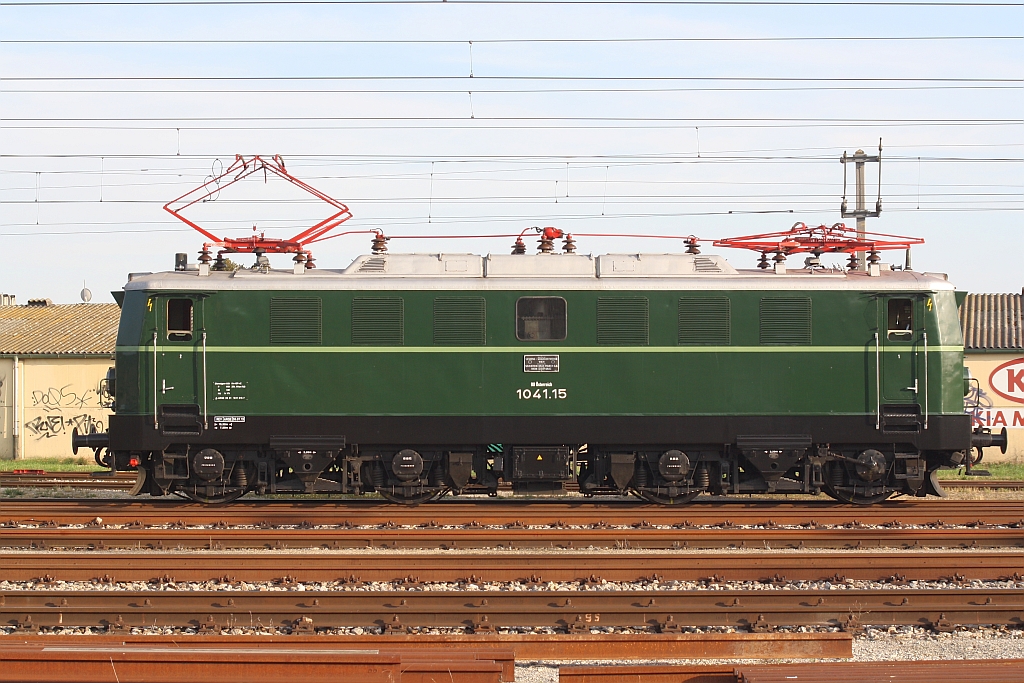 ARGE 1041.15 am 28.August 2015 als SLZ 96457 in Mistelbach.