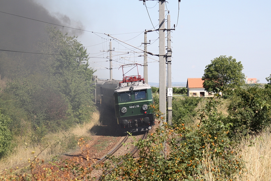 ARGE 1041.15 am 29.August 2015 als Nachschiebe beim SR 17147 bei Limberg-Maissau.