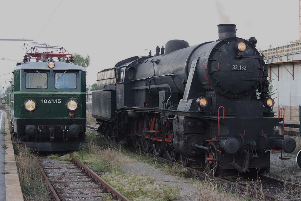 ARGE 1041.15 und BUB 33.132 am 28.August 2015 im Bf. Heiligenstadt.