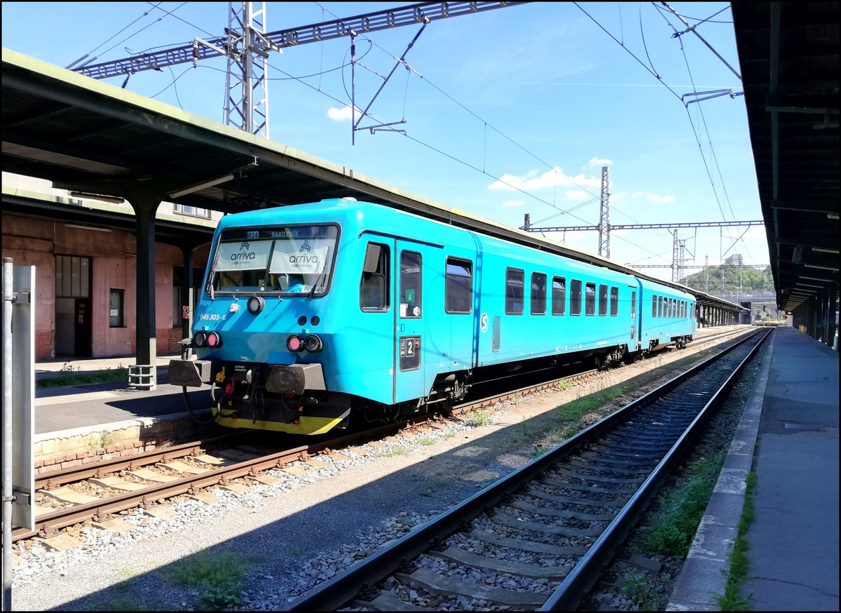 Ariva 945 303-6 am 20. 8. 2020 im Bahnhof Praha Masarykovo nádraží.