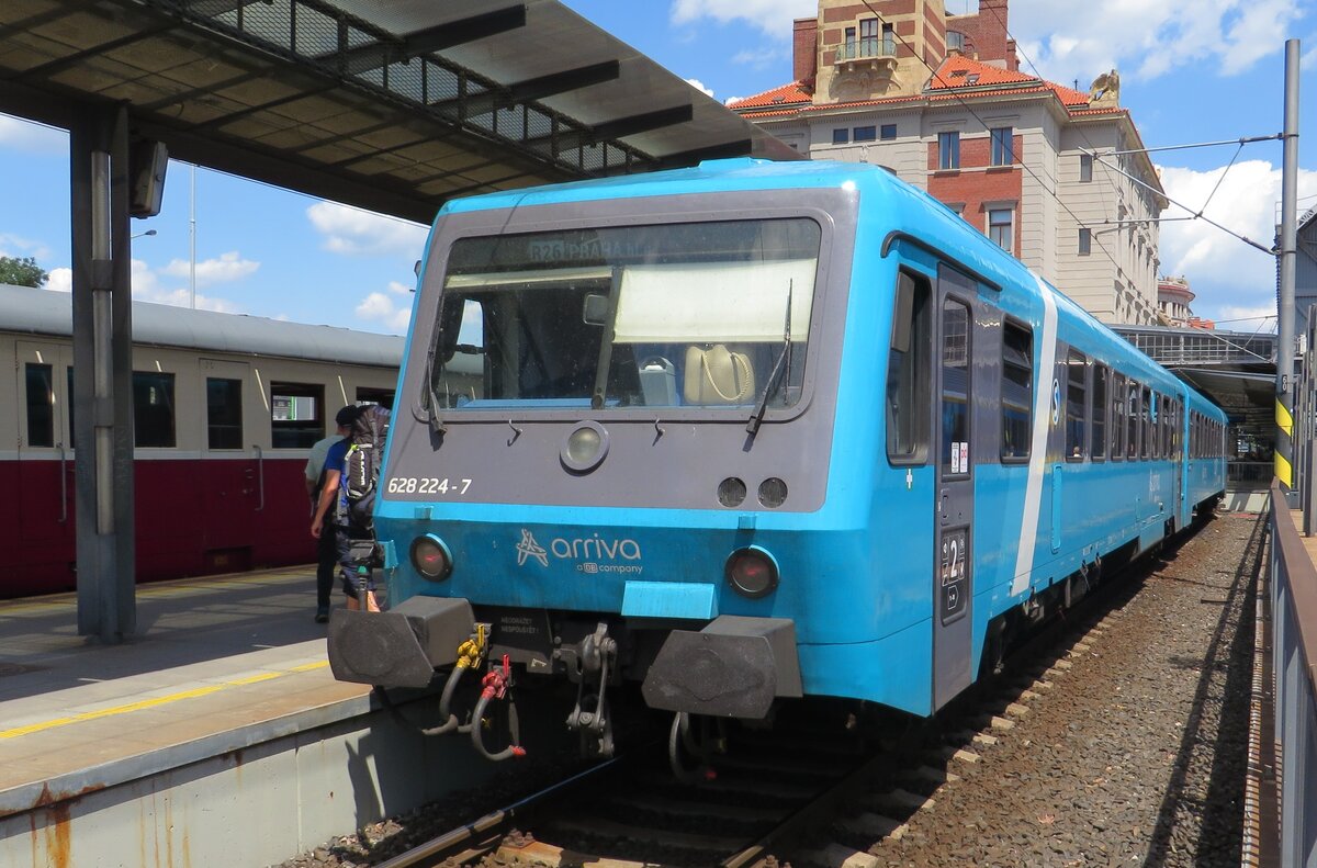 Arriva Czechia 845/628 224 hat sich noch nicht aktualisiert in die Tschechei, wo die ex-DB 628er als Reihe 845 eingegliedert sind; Praha hl.n., 12 Juni 2022.