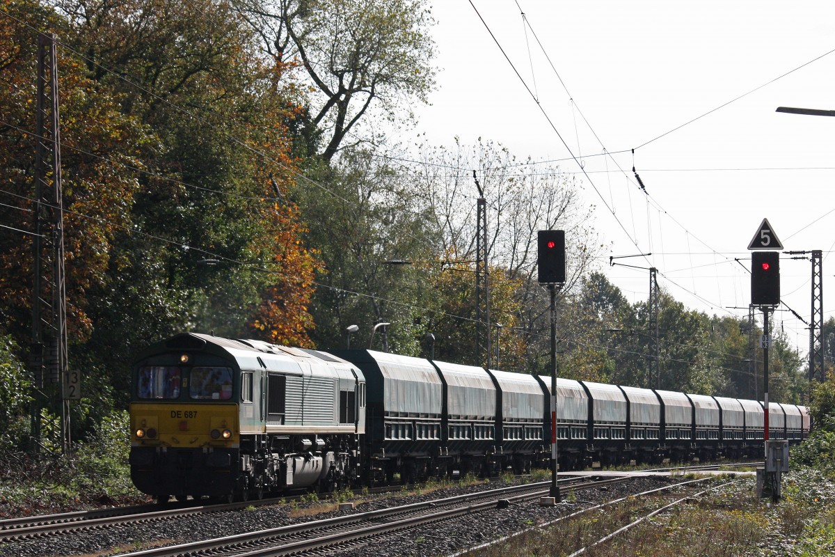 Ascendos/HGK DE 687 am 26.10.13 mit einem Kohlewagenzug in Ratingen-Lintorf.