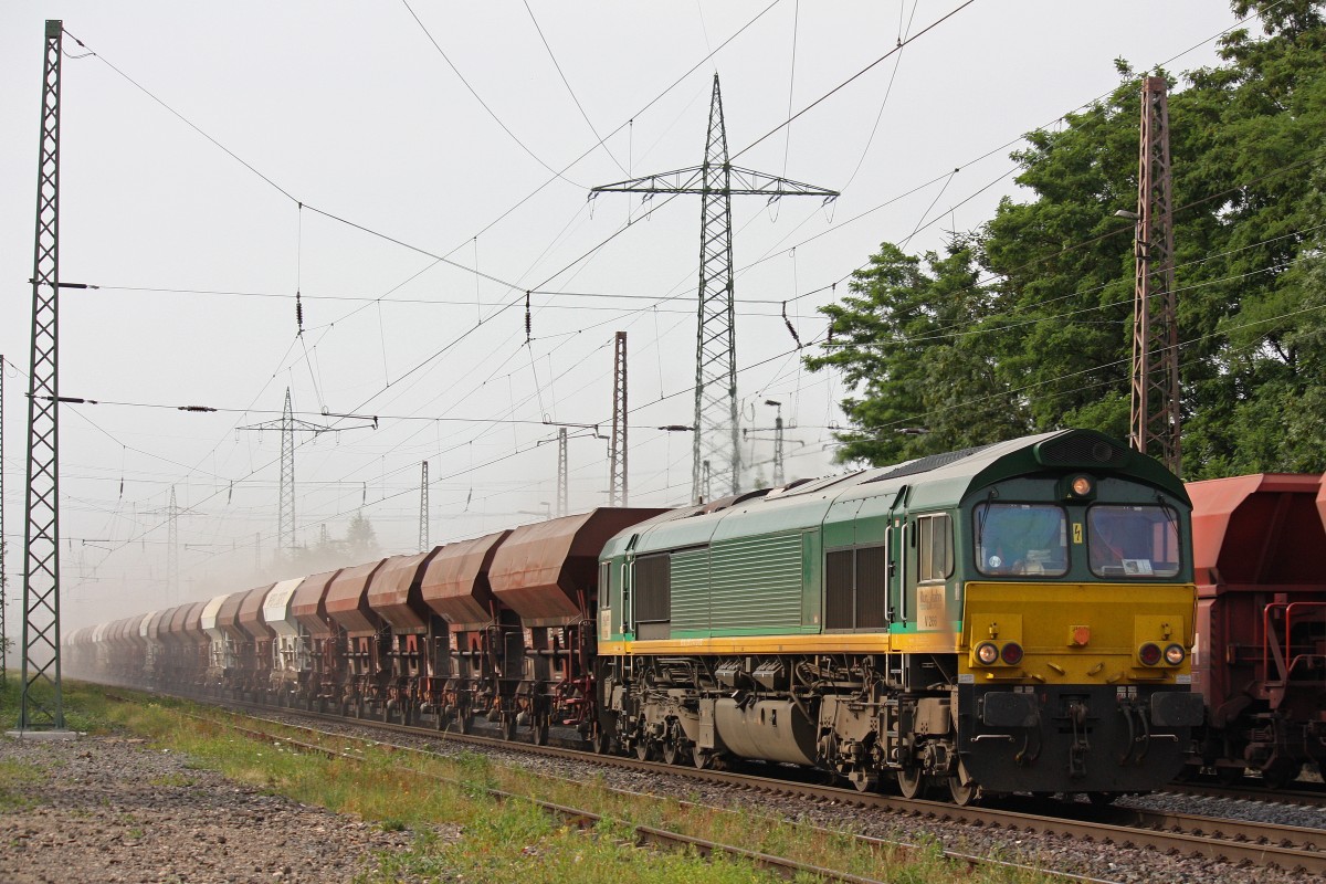 Ascendos/RTB Cargo V266 am 17.7.13 mit einem ziemlich staubigen Schotterzug in Ratingen-Lintorf.