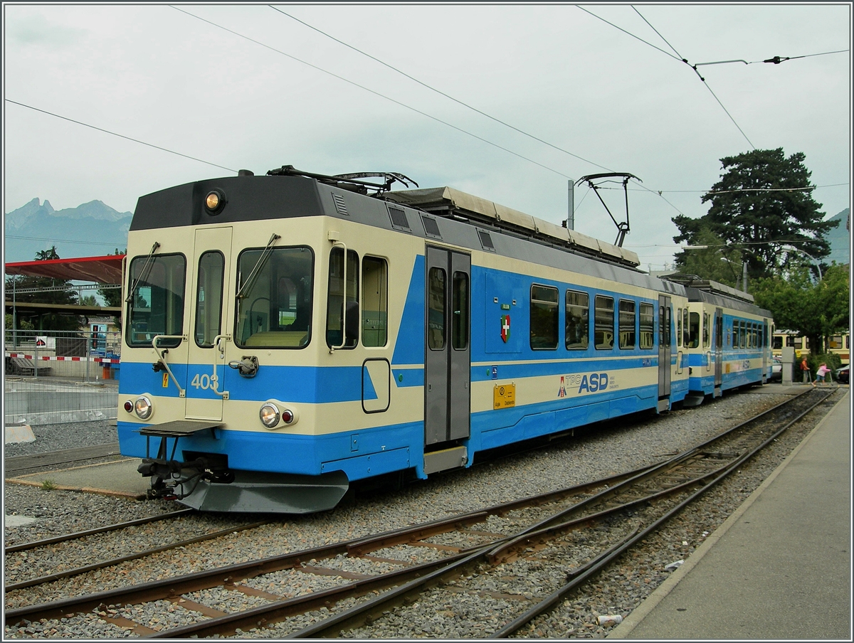 ASD BDe 4/4 403 und ein weiterer im ürsprünglichen Bahnhof auf dem Bahnhofplatz von Aigle.
14. Sept. 2006