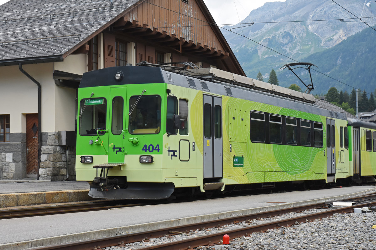 ASD BDe 4/4 404 wartet bei der Station Les Diablerets. Die Aufnahme stammt vom 24.07.2018.