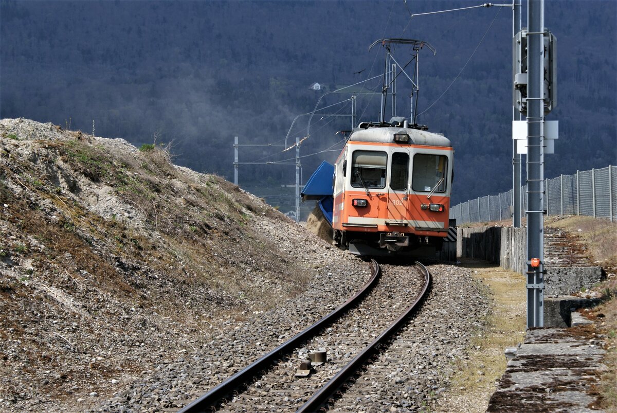 ASM BTI Aare Seeland mobil AG Biel-Täuffelen-Ins-Bahn: Be 4/4 304 + Fa 576 + Fa 571 + Fa 572 + Be 4/4 302, Entladen von Zug 8281 Finsterhennen-Sutz, Sutz, 22. April 2021.