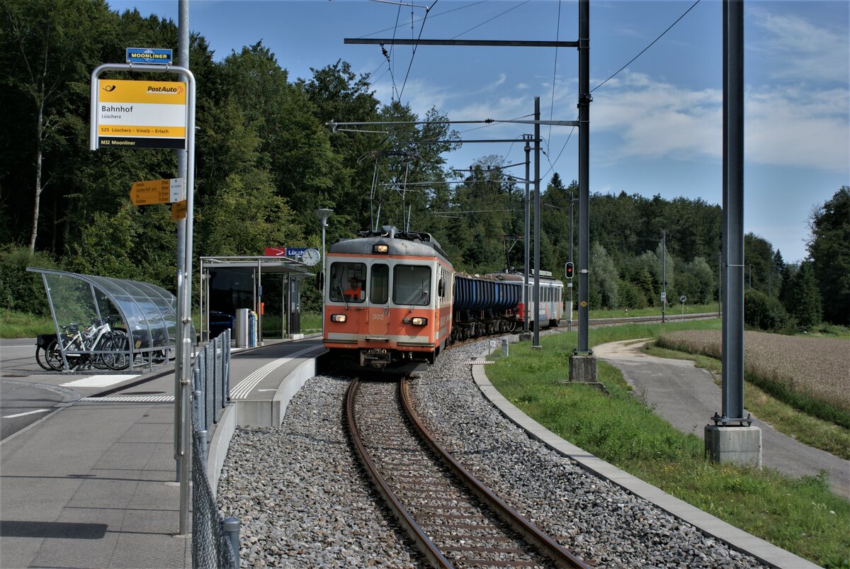 ASM BTI Aare Seeland mobil AG Biel-Täuffelen-Ins-Bahn: Be 4/4 302 + Fa 572 + Fa 571 + Fa 576 + Be 4/4 304, Zug 8250 Sutz-Finsterhennen, 9. August 2021. 