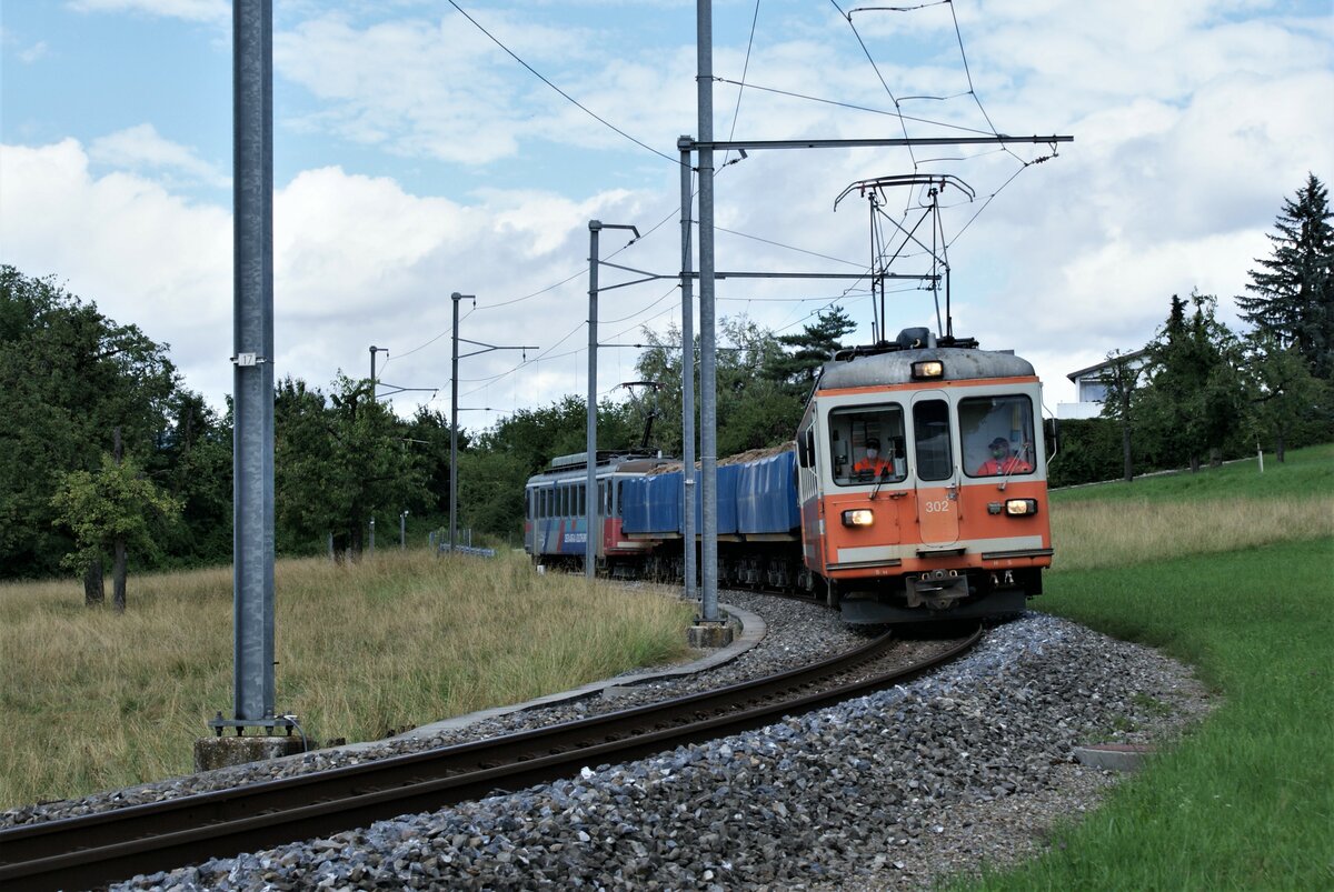 ASM BTI Aare Seeland mobil AG Biel-Täuffelen-Ins-Bahn: Be 4/4 302 + Fa 572 + Fa 571 + Fa 576 + Be 4/4 304, Zug 8286 Sutz-Finsterhennen, Chrömli Täuffelen.