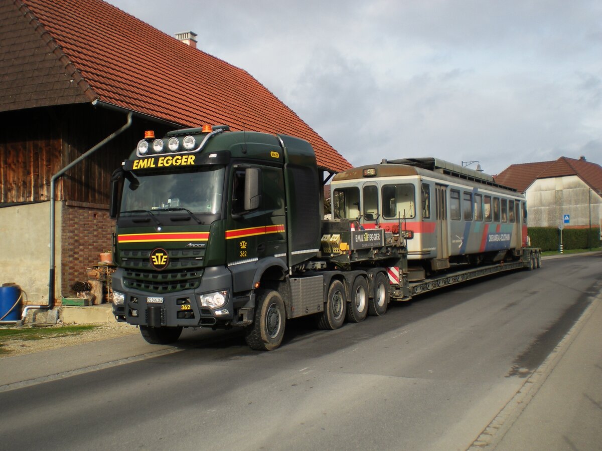 ASM BTI Aare Seeland mobil AG Biel-Täuffelen-Ins-Bahn: Be 4/4 304, Abtransport zur Verschrottung, Kantonsstrasse Aarberg-Ins, Siselen, 22. November 2022.