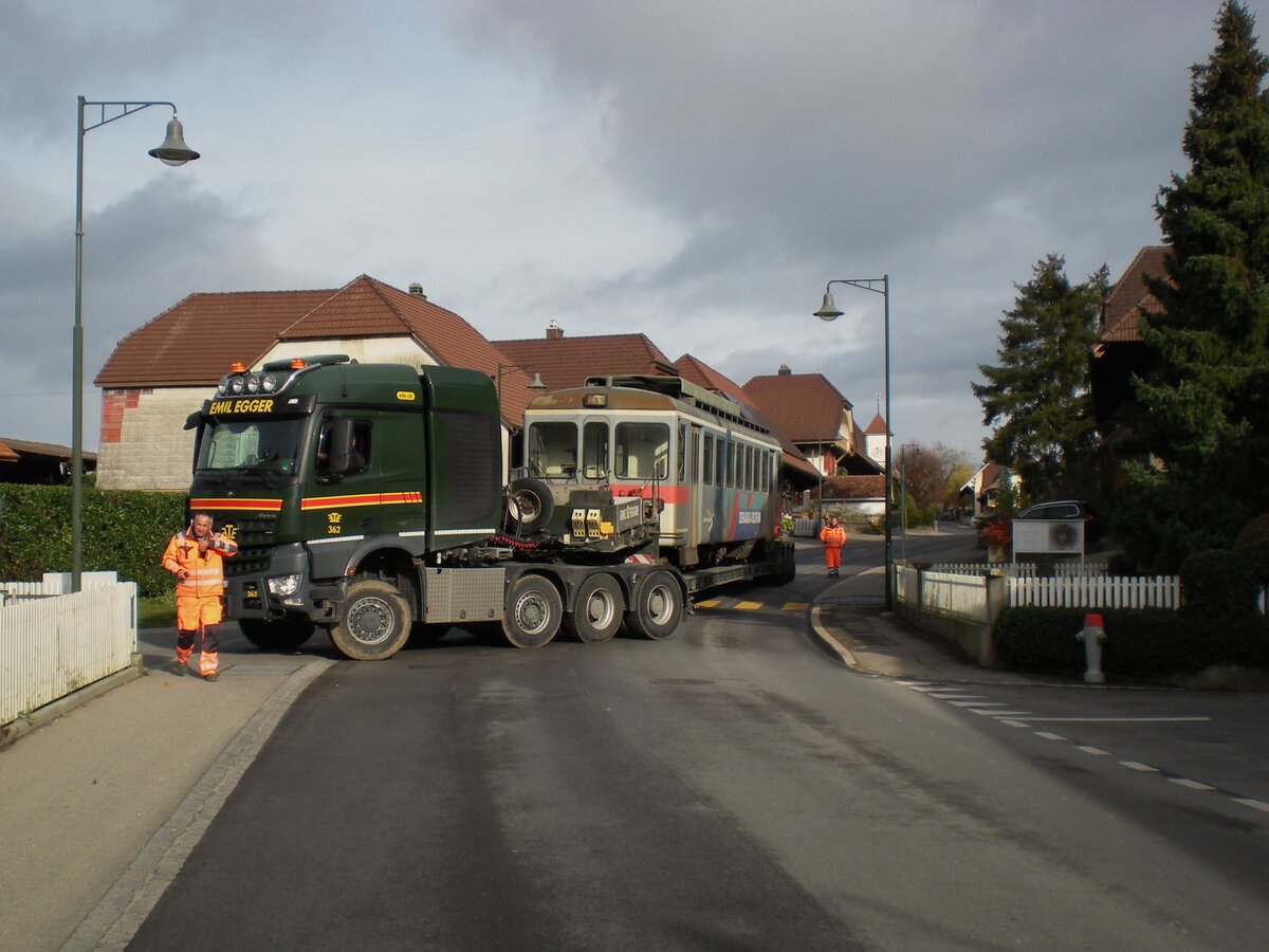 ASM BTI Aare Seeland mobil AG Biel-Täuffelen-Ins-Bahn: Be 4/4 304, Abtransport zur Verschrottung, Kantonsstrasse Aarberg-Ins, Siselen, 22. April 2022.