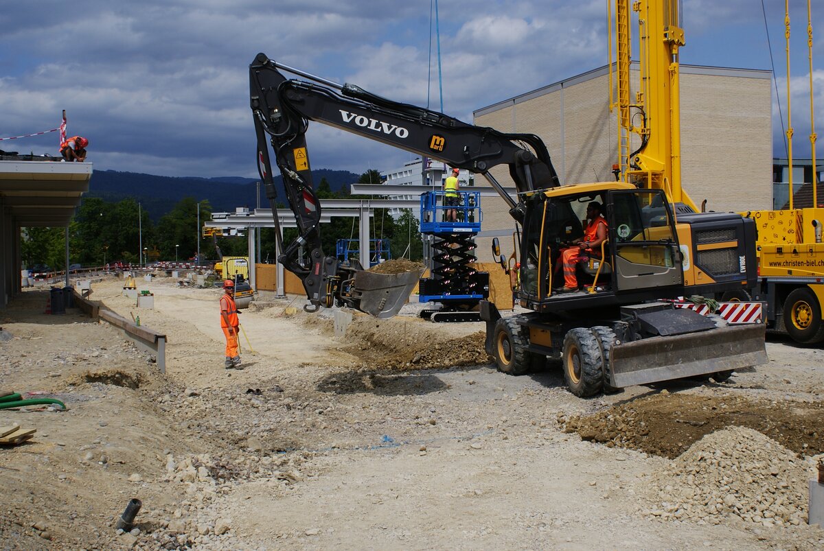 ASm BTI Aare Seeland mobil AG Biel-Täuffelen-Ins-Bahn: Neubau der Bahnstation, Nidau, 17. Juli 2023.