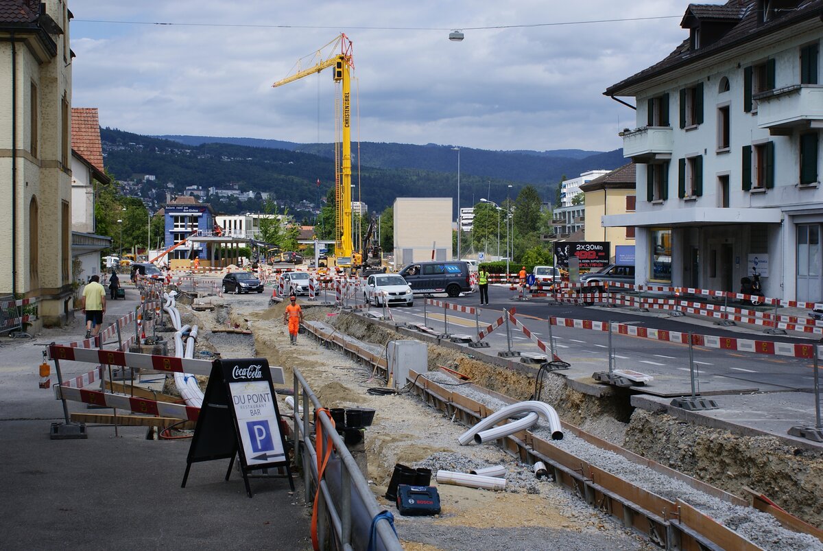 ASm BTI Aare Seeland mobil AG Biel-Täuffelen-Ins-Bahn: Neubau des Niveauüberganges Hauptstrasse und der Station, Nidau, 17. Juli 2023.