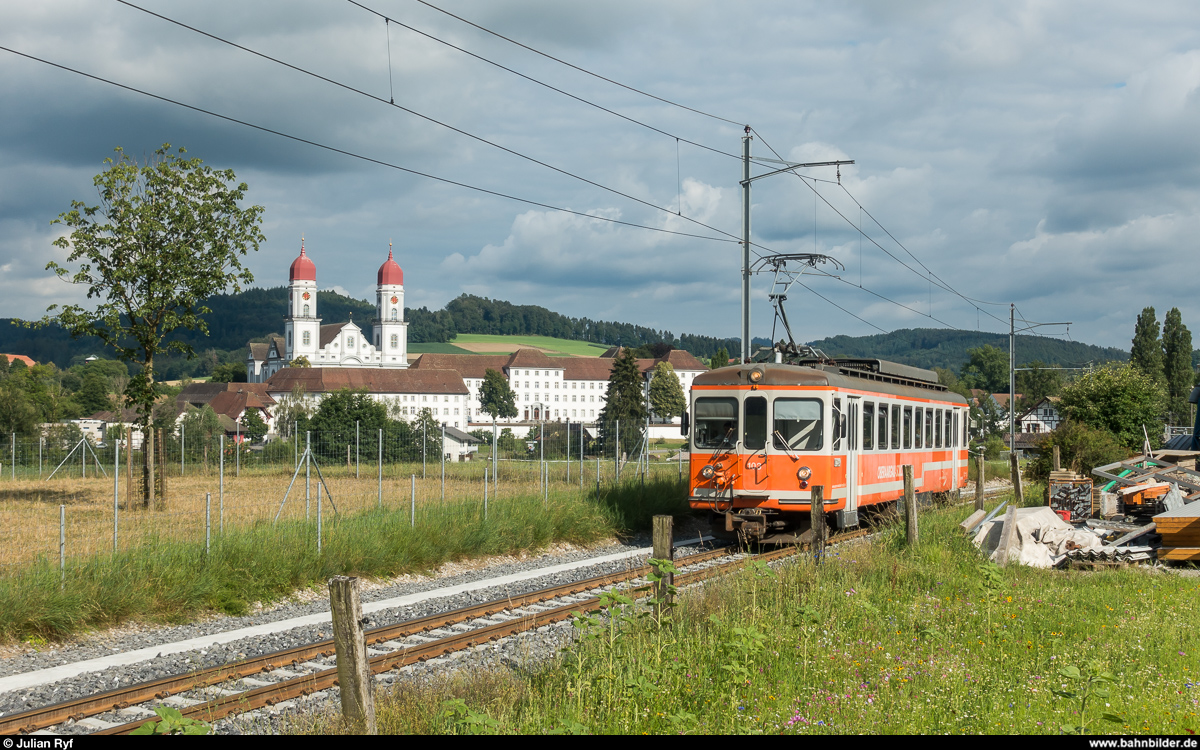 ASm Ersatzzug mit Be 4/4 103 am 17. Juli 2020 in Roggwil. Im Hintergrund das Kloster St. Urban.