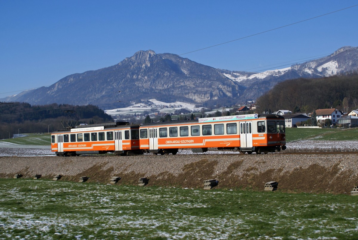 ASm: Pendelzug bestehend aus Be 4/4 und Bt, ex SNB/OJB/RVO, unterwegs am 28. Januar 2007 auf dem damals noch einspurigen Streckenabschnitt zwischen Flumenthal und Attiswil.
Foto: Walter Ruetsch