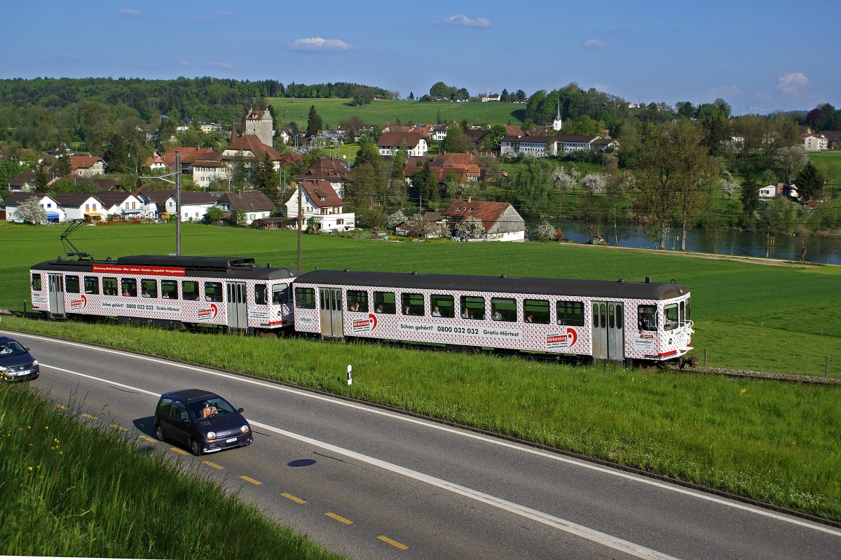 ASm: Pendelzug mit Vollwerbung  Hörlisi  bestehend aus dem Bt 153 und dem Be 4/4 103 ex BTI/SZB am Kleben ob Aarwangen unterwegs am 6. Mai 2008.
Foto: Walter Ruetsch