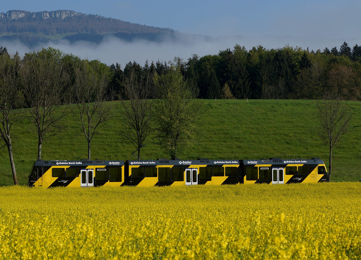 ASm: Regionalzug auf der Fahrt nach Solothurn mit dem Be 4/8 114  STAR  bei Flumenthal am 4. Mai 2016.
Foto: Walter Ruetsch
