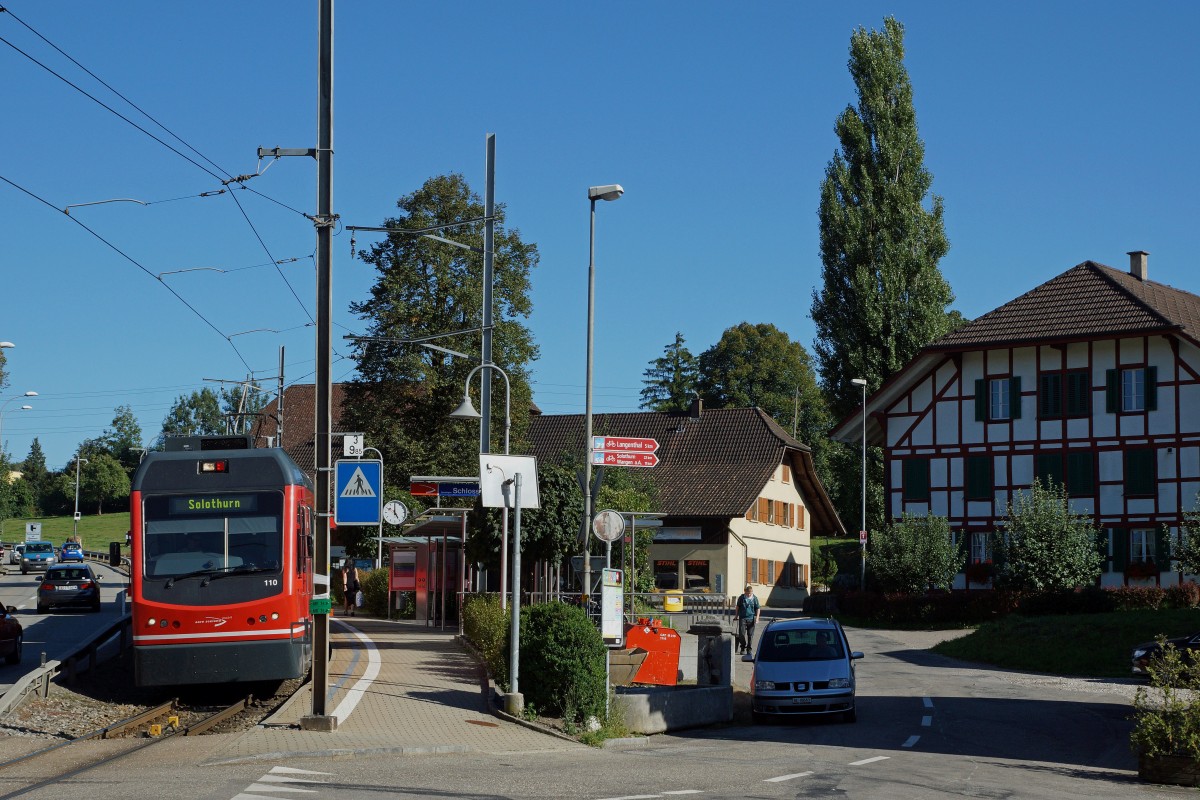 ASm: Regionalzug Langenthal-Oensingen-Solothurn mit dem Be 4/8 110  STAR  auf der Haltestelle Aarwangen Schloss am 26. August 2015.
Foto: Walter Ruetsch  