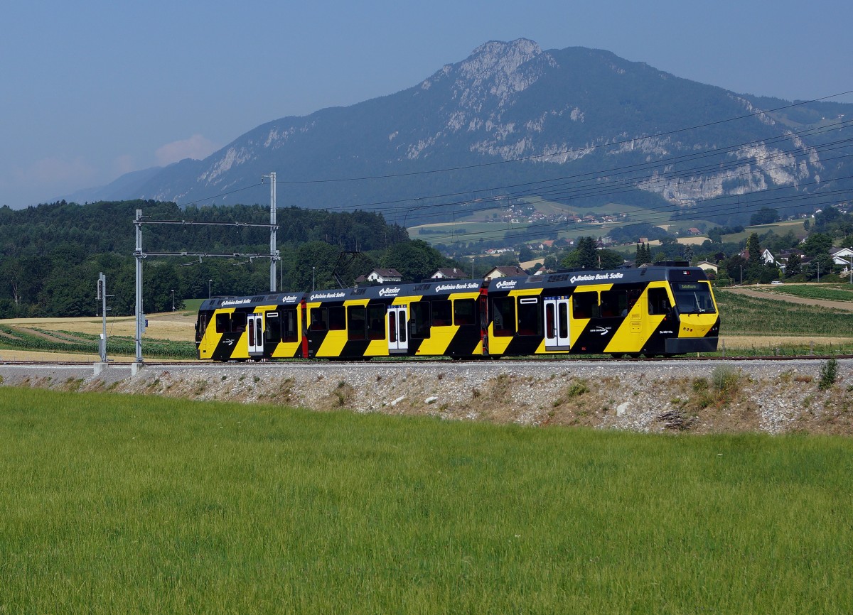 ASm: Regionalzug mit Be 4/8 114 bei Attiswil auf der Fahrt nach Solothurn am 7. Juli 2015.
Foto: Walter Ruetsch