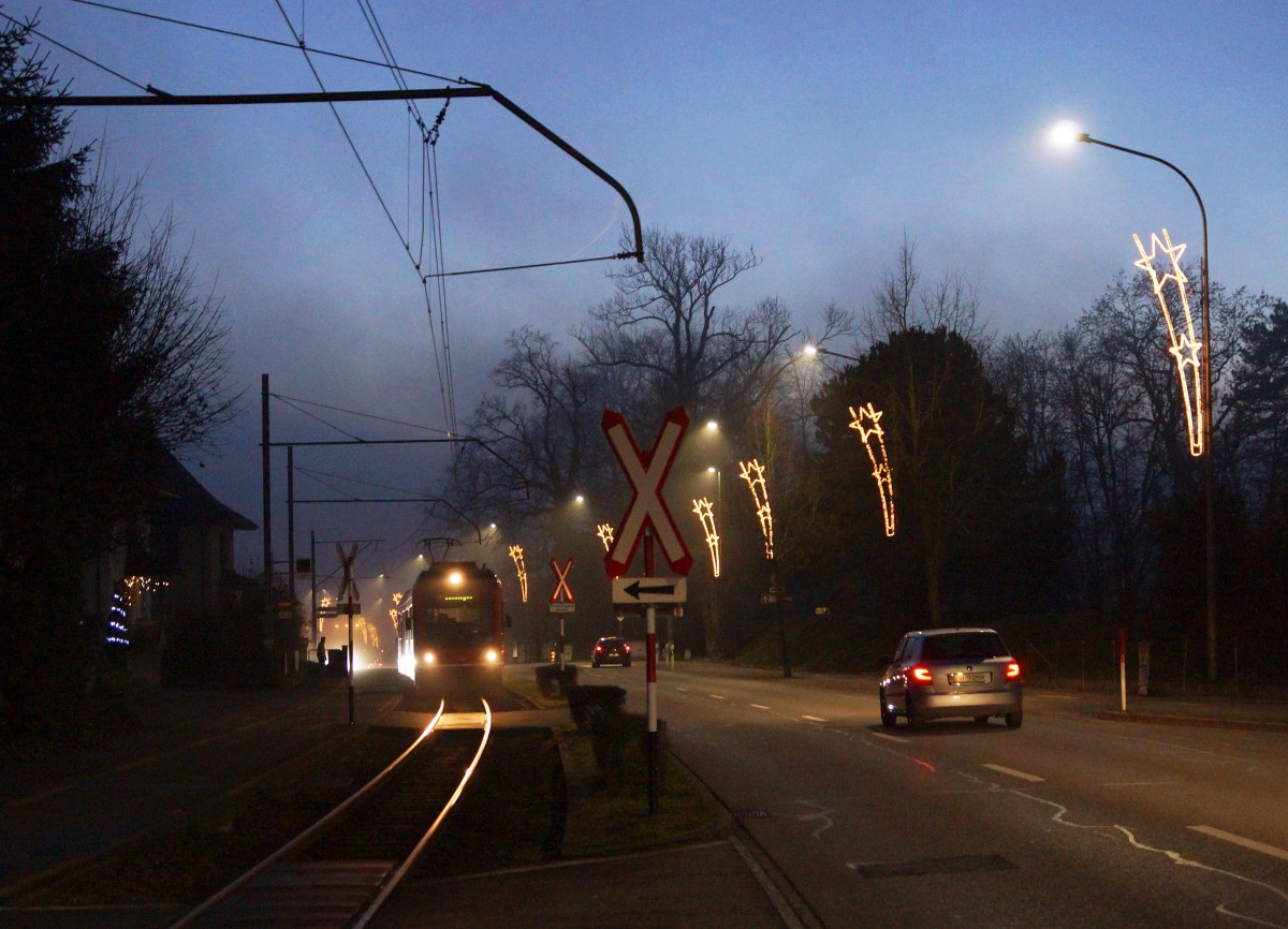 ASm: Regionalzug mit dem Be 4/8 113 bei Feldbrunnen in Richtung Oensingen unterwegs am 26. Dezember 2015.
Foto: Walter Ruetsch