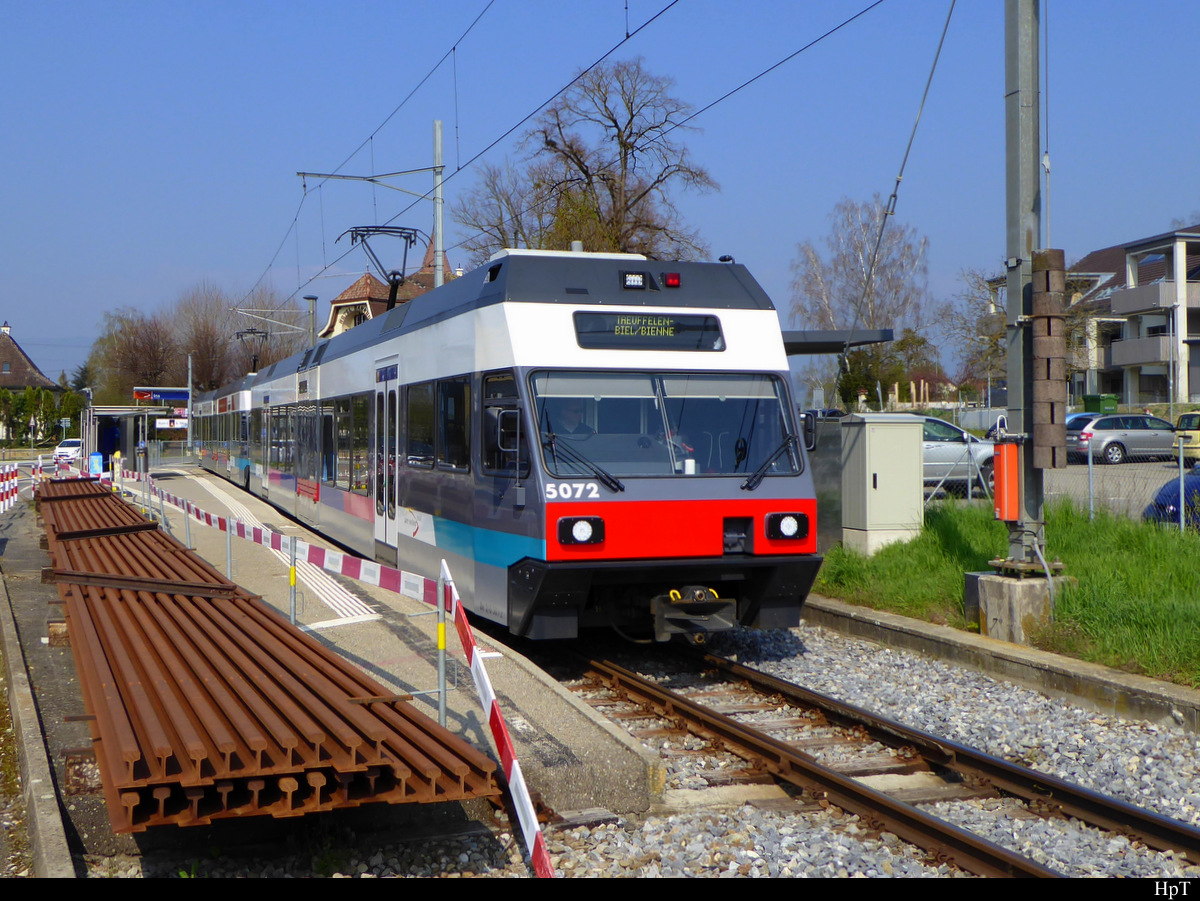 asm Seeland - GTW Be 2/6 507 und Be 2/6 506 als Regio nach Biel / Bienne bei der Haltestelle in Ins (BLS) am 12.04.2019