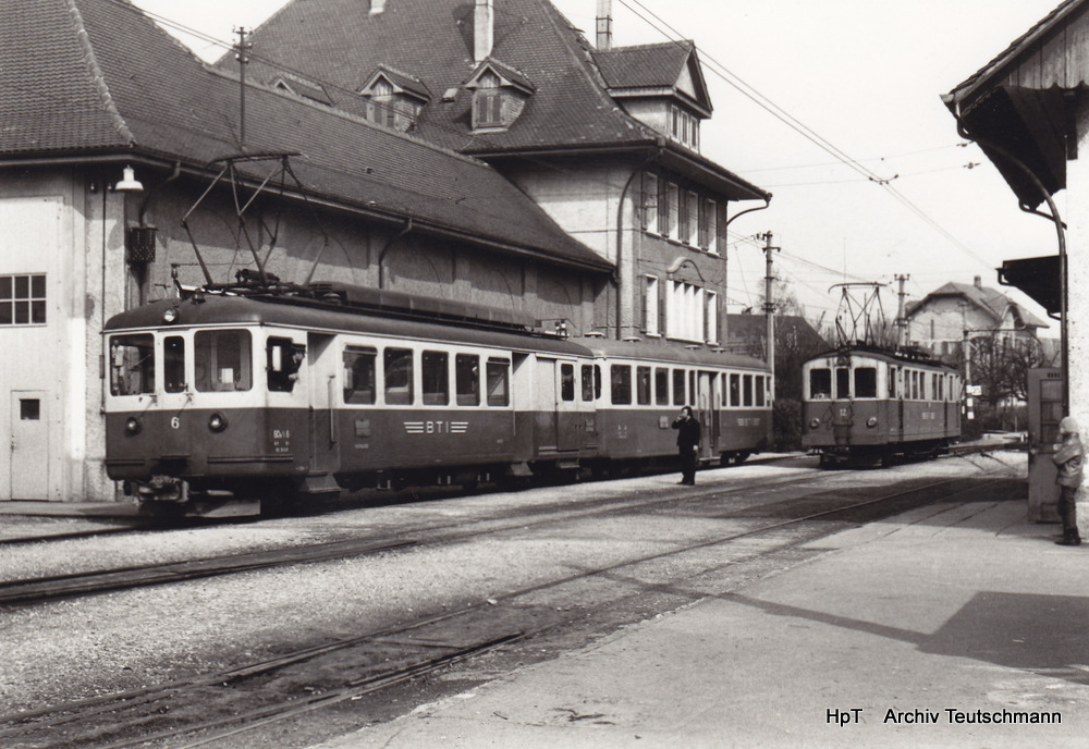 asm Seeland - Triebwagen BDe 4/4 6 mit Beiwagen so wie der Triebwagen BDe 4/4 12 im Bahnhof Täuffelen am 14.03.1973  ..  Archiv Teutschmann