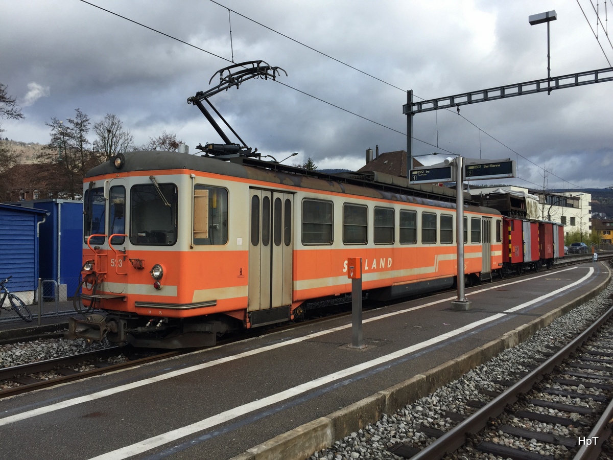 asm Seeland - Triebwagen Be 4/4 523 mit Dienstwagen X 591 und Güterwagen G 584 in Nidau am 05.04.2018