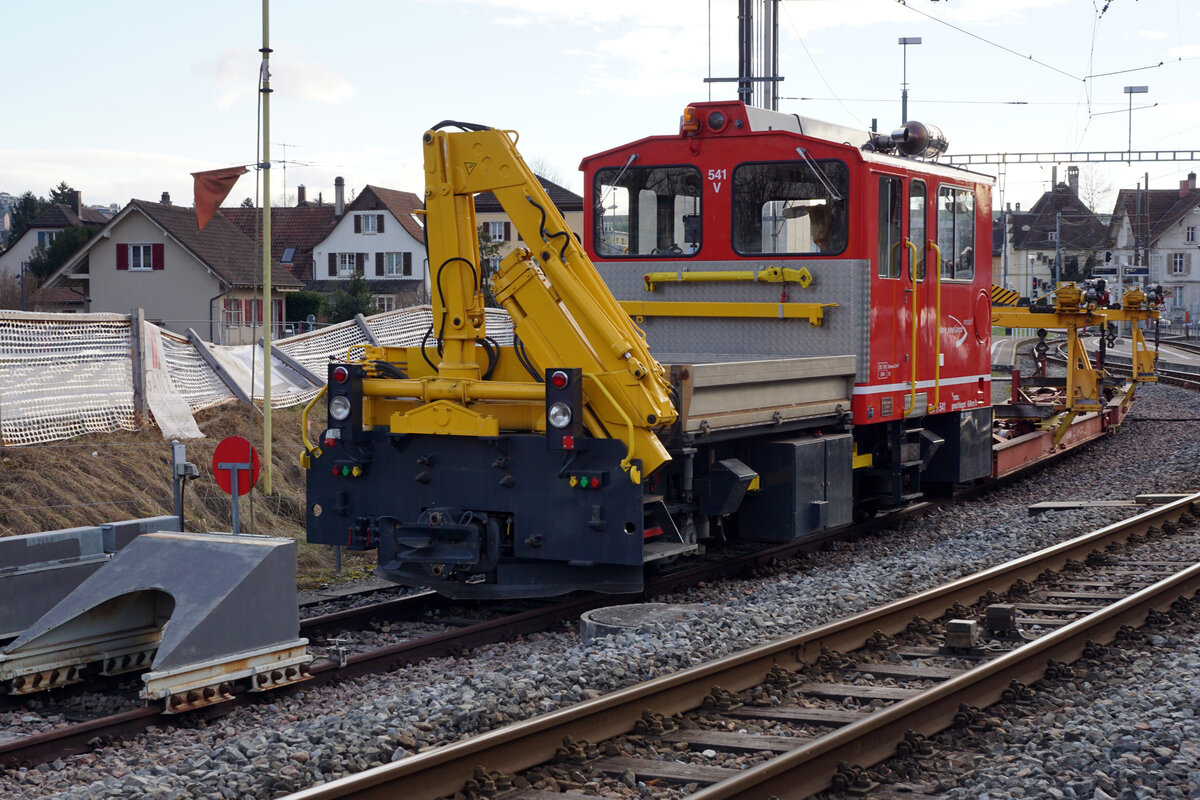 ASm/BTI Bauzug bestehend aus dem Tm 2/2 541 + Ua 604 + Ua 602 in Nidau abgestellt am 6. Januar 2022.
Foto: Walter Ruetsch