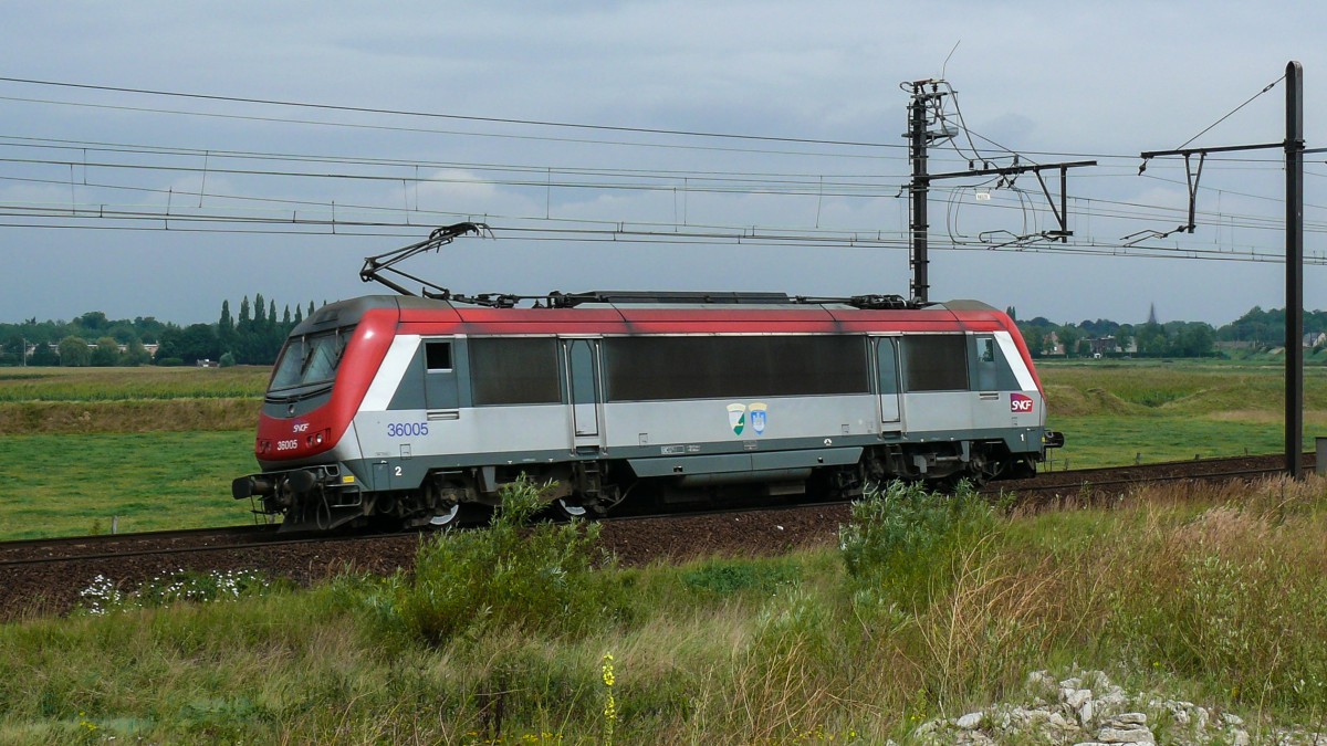 Astride 36005 der SNCF kommt solo vom Antwerpener Hafen. Aufgenommen am 12/08/2009 auf der Schleife bei Ekeren.