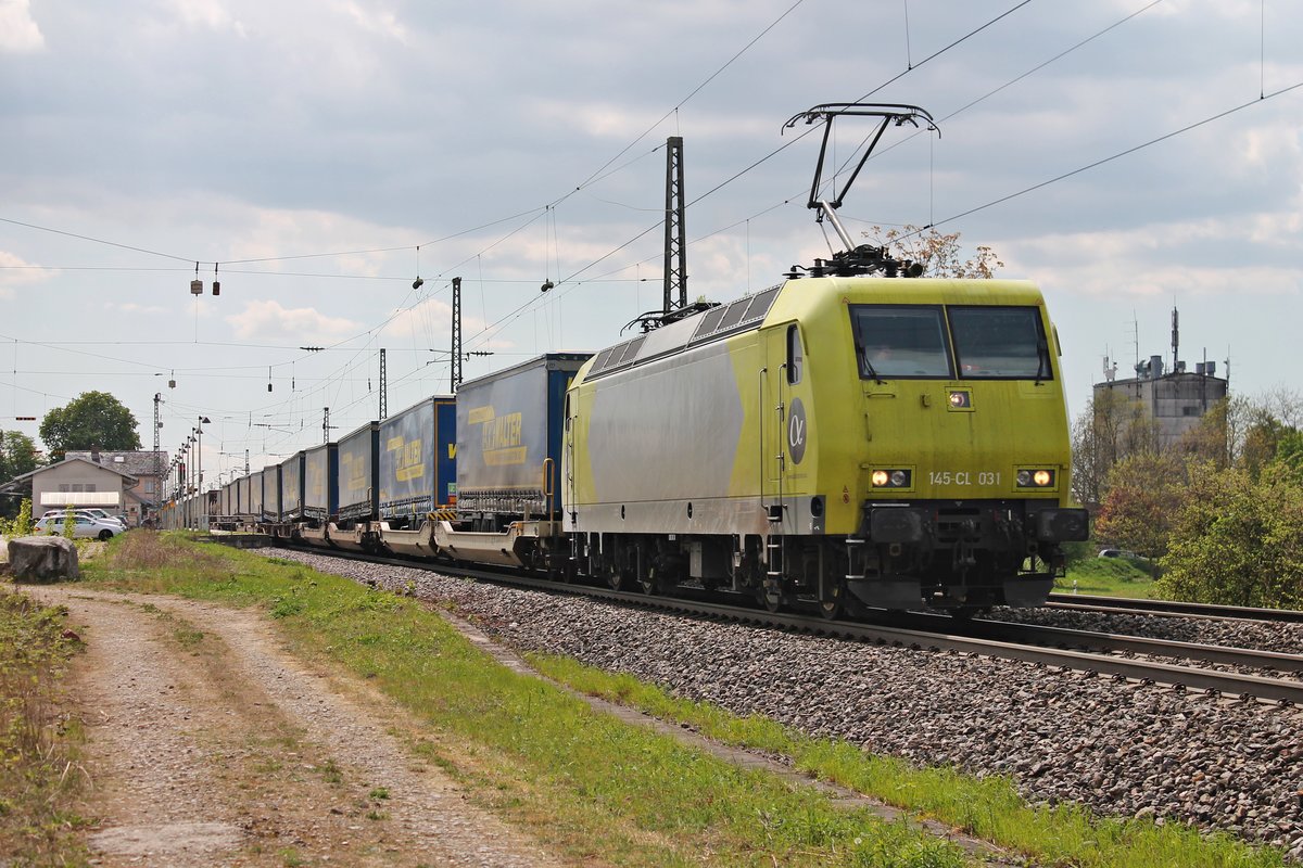 ATLD/XRAIL 145-CL 031 (145 103-8) am Mittag des 13.04.2017 mit einem  LKW Walter -KLV nach Zeebrugge, den sie bis Aachen West bespannte, als sie in Heitersheim durchs Rheintal gen Freiburg (Breisgau) fuhr.