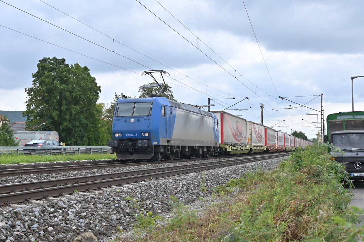 Atlu 185 521-2 bei der Durchfahrt in Thüngersheim Mainabwärts mit einem Klv. 24.8.2021