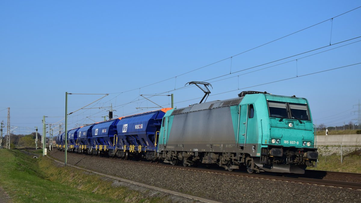 ATLU 185 607 zieht einen Kalizug durch Neuhof gen Flieden. Aufgenommen am 15.4.2019 18:03
