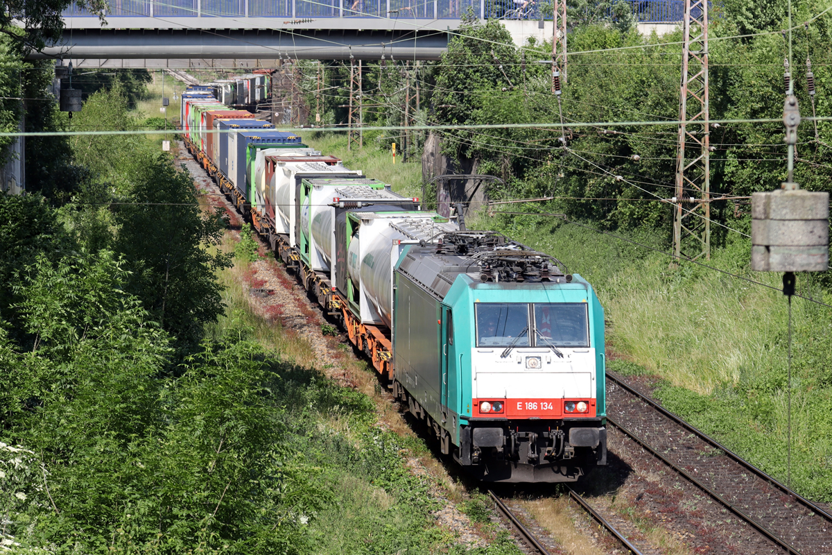 ATLU 186 134 auf der Hamm-Osterfelder Strecke in Recklinghausen-Ost 10.6.2023