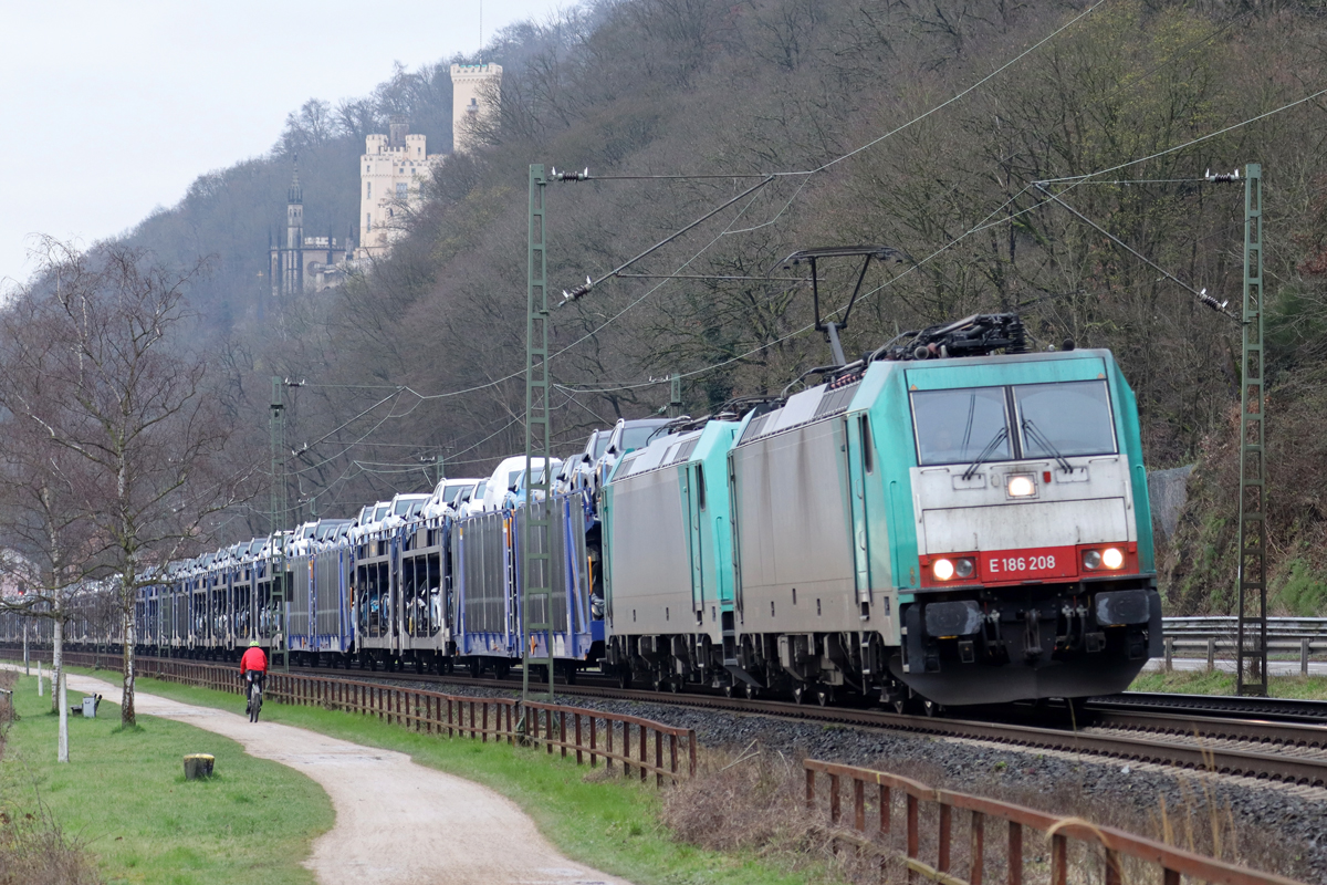 ATLU 186 208 mit 185 612 bei Stolzenfels/Koblenz auf der linken Rheinseite 14.3.2024