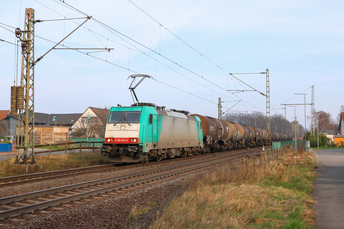 ATLU/Transchem 186 244 mit Kesselzug von Płock Trzepowo nach Duisburg Ruhrort Hafen als 45402 hier bei Hämelerwald.
#atlu #transchem #186 #186244 #Hämelerwald #duisburgruhrorthafen #plocktrzepowo